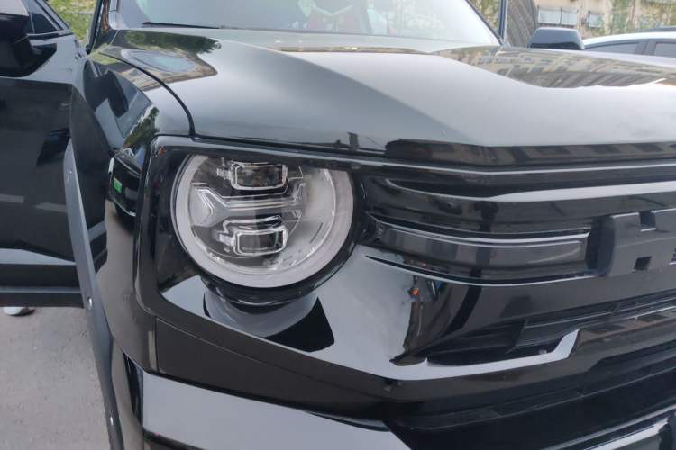 Used Haval H Dog 2026 Model 2.0T Trendy Wilderness Edition Right Front Headlight