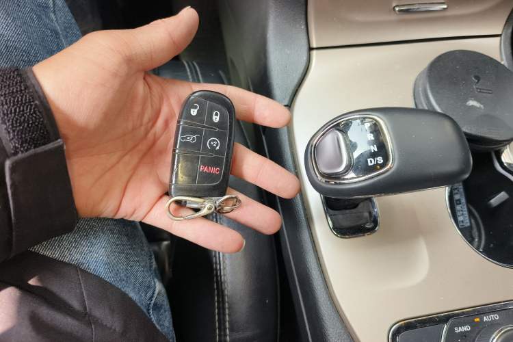 Used Jeep Grand Cherokee 2014 3.0TD Diesel Comfort Navigation Version Interior 1