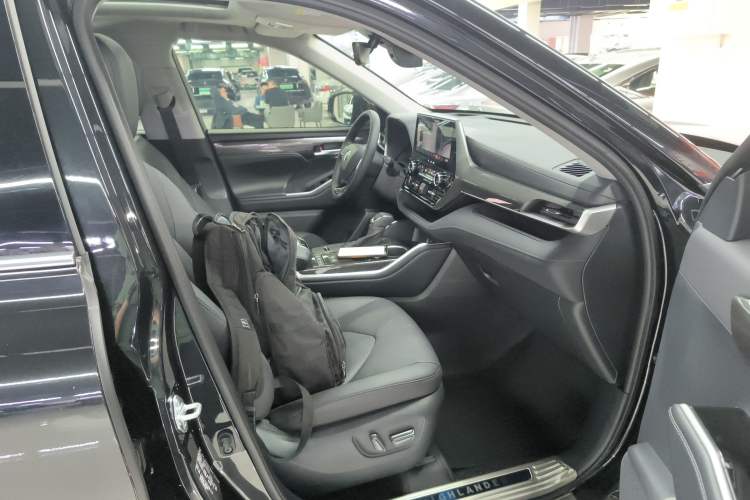 Used Toyota Highlander 2024 2.5L Smart Electric Hybrid Dual-Engine Four-Wheel Drive Prestige Version – 7 Seats