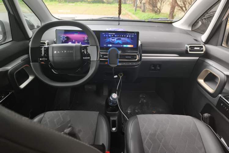 Used Baojun KiWi EV 2023 DJI Edition Lithium Iron Phosphate Center Console