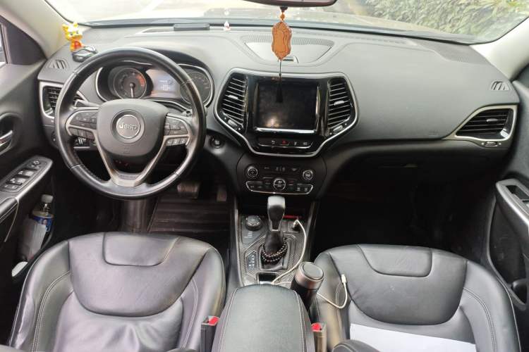 Used Jeep Cherokee 2019 2.0T Four-Wheel Drive Explorer Edition China V