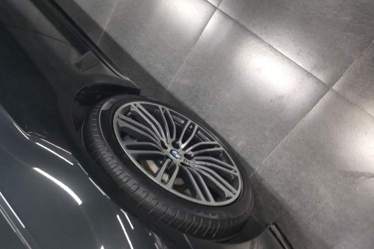 Used BMW 5 Series 2018 Facelifted 530Li xDrive M Sport Package
