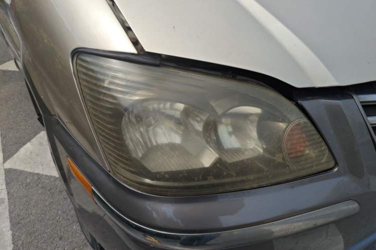 Used FORTHING Lingzhi 2013 M5 Q7 2.0L 7-Seater Long-Wheelbase Comfort Model Right Front Headlight