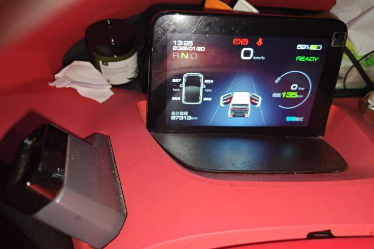 Used Baojun E200 2018 Smart Enjoy Edition Odometer Close Up