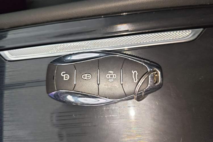 Used Hongqi H5 2023 2.0T Automatic Smart Connect Flagship Edition