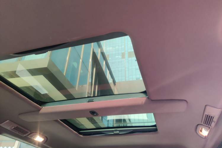 Used Mercedes-Benz Viano 2011 3.5L 125th Anniversary Edition 7 Seats