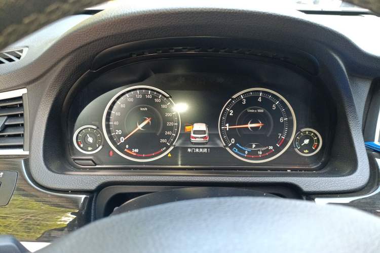 Used BMW 5 Series GT 2015 528i Leading Model
