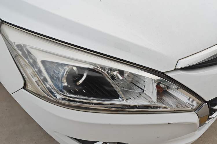 Used Luxgen U6 SUV 2016 1.8T Style Value Model Right Front Headlight