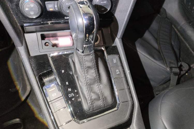 Used Volkswagen Lamando 2017 280TSI DSG Comfort Edition Gear Lever