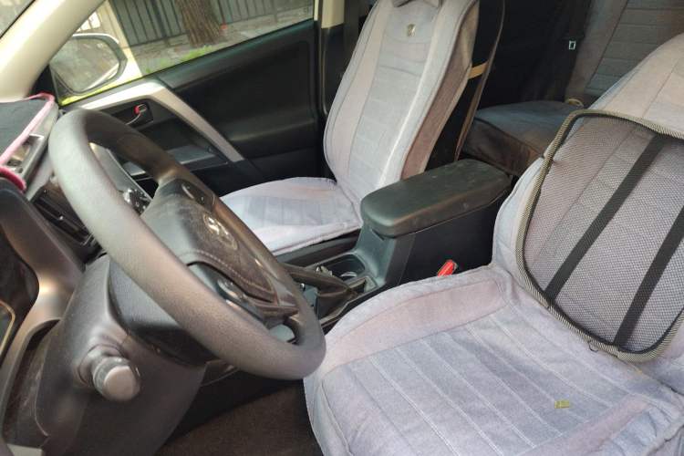 Used Toyota RAV4 2016 2.0L CVT Two-Wheel Drive Comfort Edition China V Standard
