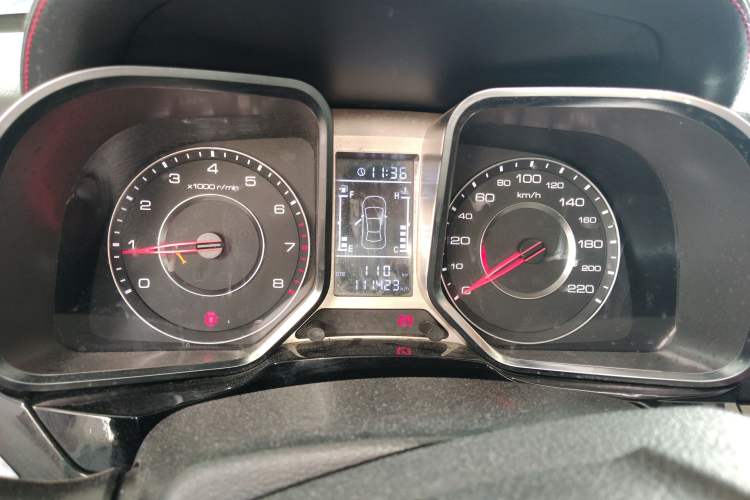 Used Zotye Domy X5 2015 1.5T Manual Luxury Version China IV Standard
