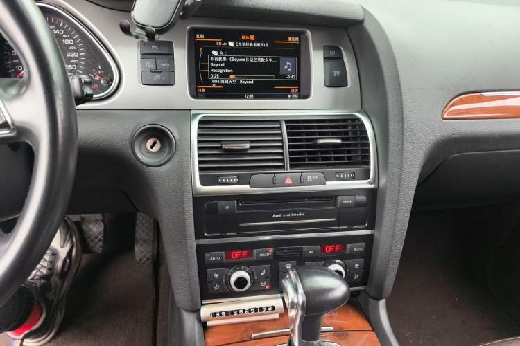 Used Audi Q7 2014 35 TFSI Ambition Edition Audio And AC Panel