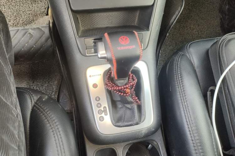 Used Volkswagen Tiguan 2010 1.8TSI Automatic All-Wheel-Drive Elite Edition Gear Lever