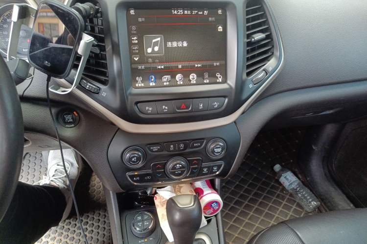 Used Jeep Cherokee 2014 3.2L High-Performance Version
