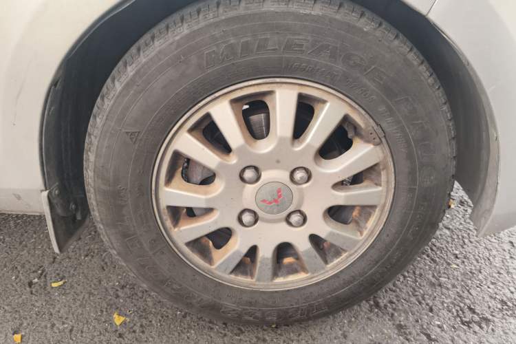 Used Wuling Rongguang V 2019 1.5L Standard Version China VI LAR Right Front Wheel Hub