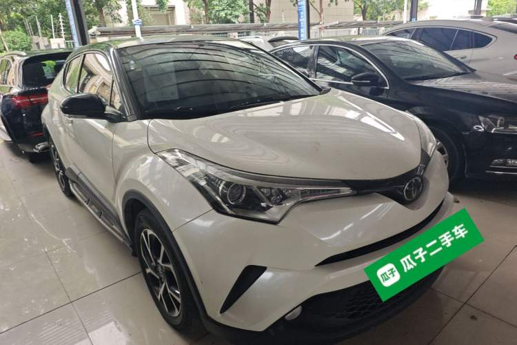 Used Toyota C-HR 2020 2.0L Leading Edition Front Right 45 Deg