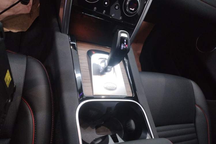 Used Land Rover Discovery Sport 2022 Revised Version 2 249 PS R-Dynamic SE Performance Tech Edition 5 Seats
