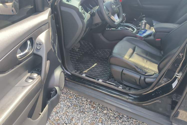 Used Nissan X-Trail 2017 2.0L CVT Comfort Edition 2WD Driver Seat