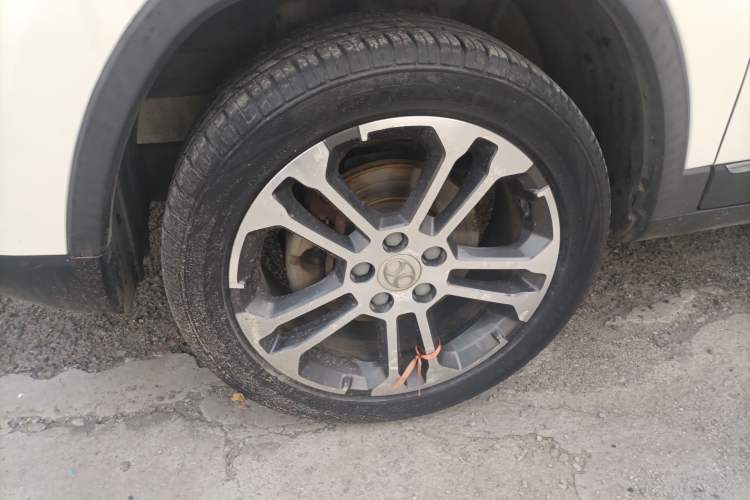 Used BAIC Senova X35 2016 1.5L Automatic Luxury Edition Left Front Wheel Hub