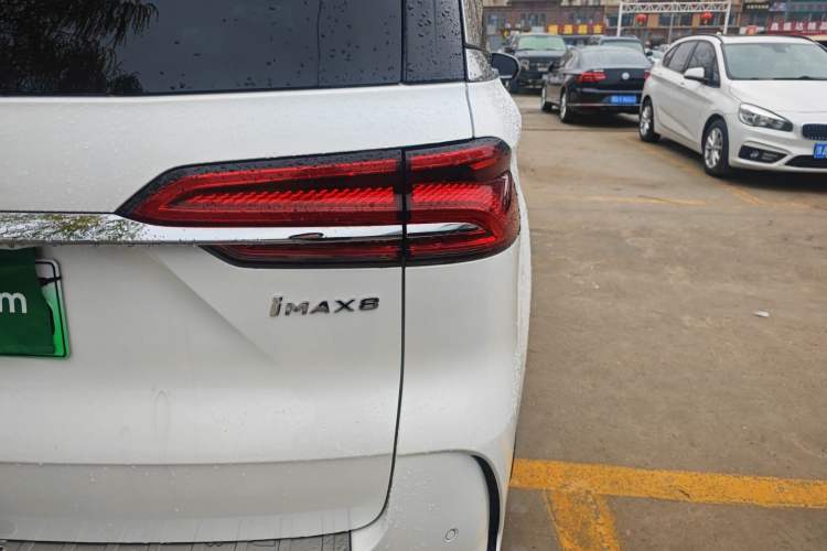 Used Roewe iMAX8 New Energy 2025 1.5T DMH Lu Zun Deluxe Edition Right Rear Taillight