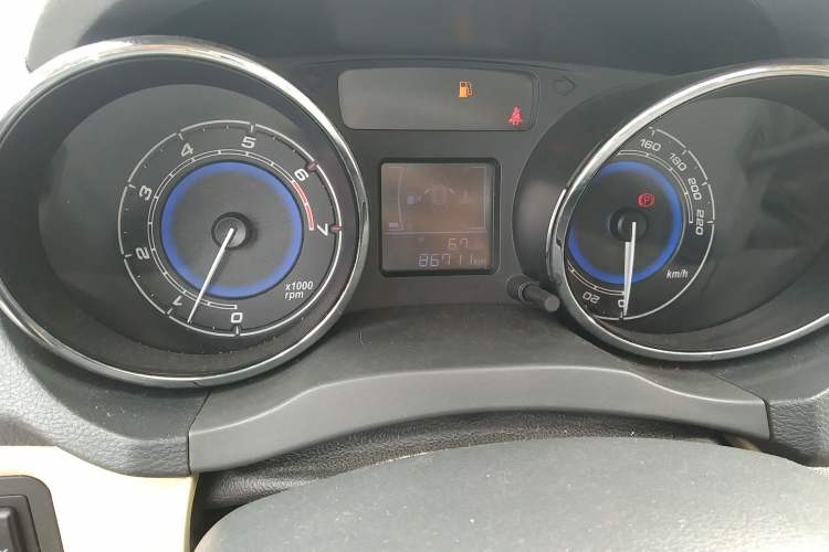 Used Chery E3 2015 1.5L Manual Fashion Model Odometer Close Up