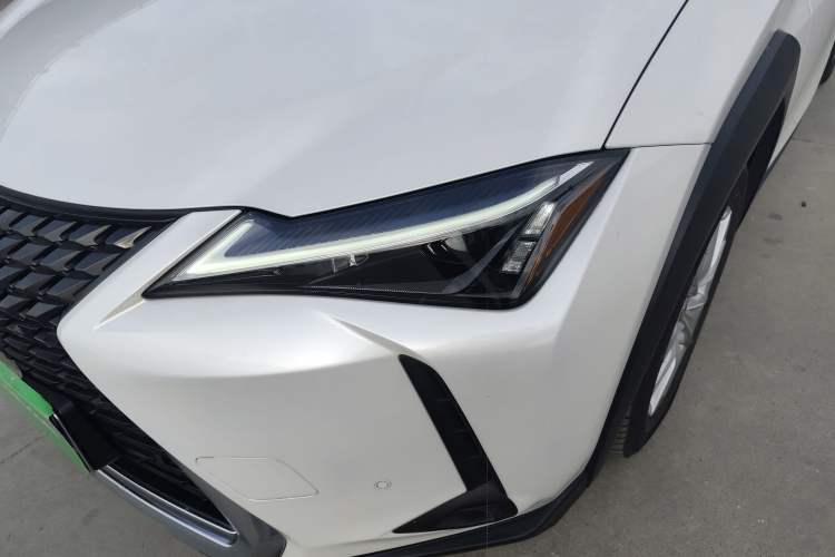 Used Lexus UX 2022 260h Explore-Edition
