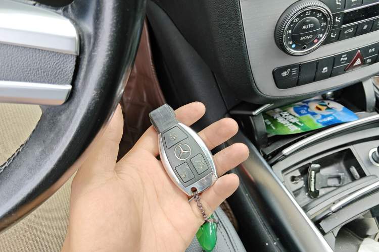 Used Mercedes-Benz R-Class 2011 R 300 L Business Model Vehicle Key