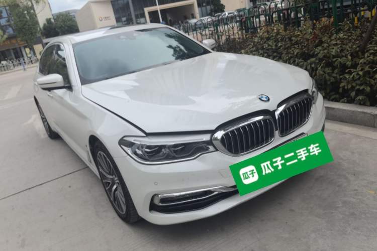 Used BMW 5 Series New Energy 2019 530Le Luxury Package Front Right 45 Deg