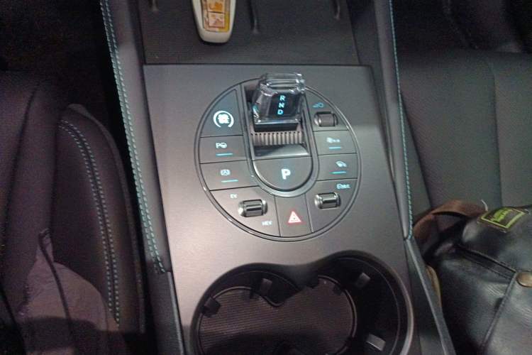 Used BYD Seal 06 New Energy 2025 DM-i Smart Drive 120KM Prestige Model Gear Lever