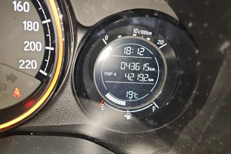 Used Honda XR-V 2015 1.8L EXi CVT Comfort Version Odometer Close Up