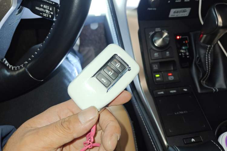 Used Lexus NX 2020 300h Front-Drive FENGSHANG Version China VI Standard Vehicle Key