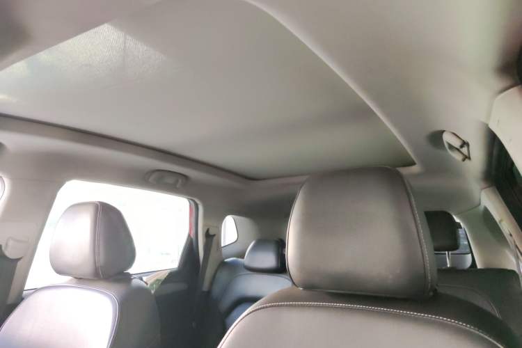 Used Roewe RX5 2016 20T Two-Wheel Drive Automatic Internet Smart Edition
