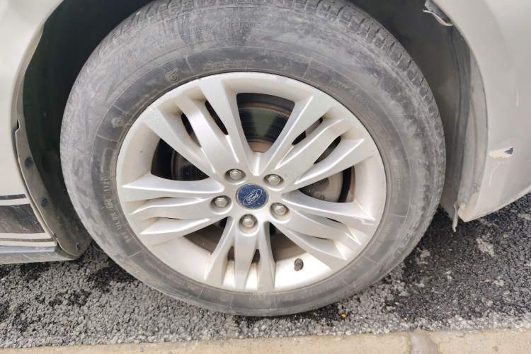 Used Ford Focus 2012 Hatchback 1.6L Automatic Comfort Model Right Front Wheel Hub