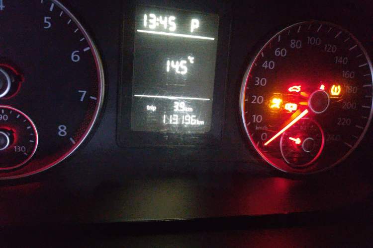 Used Volkswagen Touran 2015 1.4T DSG Comfort Edition 5 Seats Odometer Close Up