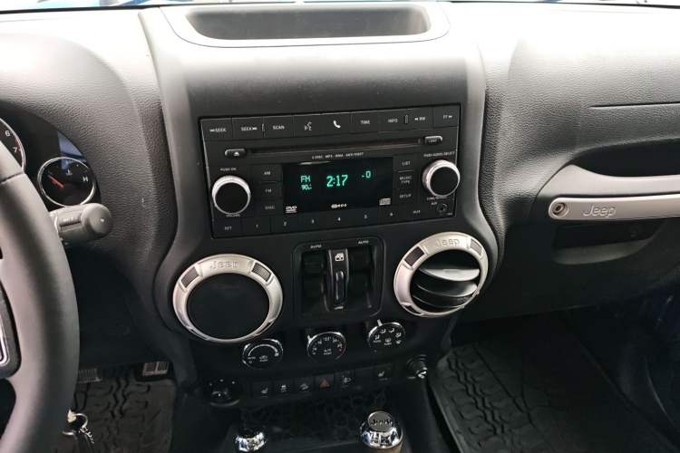 Used Jeep Wrangler 2015 3.0L Sahara Four-Door Edition
