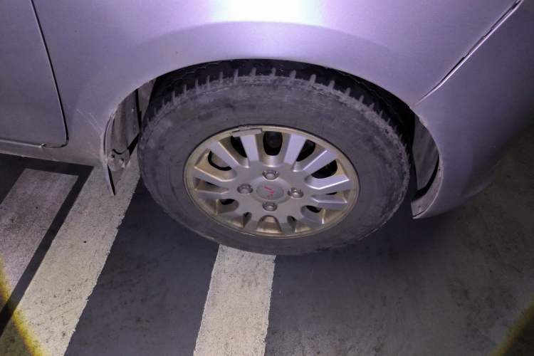 Used Wuling Rongguang V 2018 1.5L Standard Version Right Front Wheel Hub