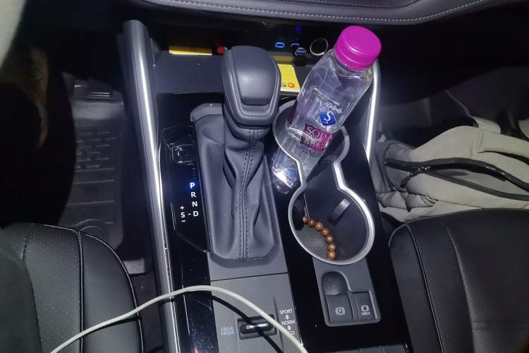 Used Toyota Highlander 2022 Dual-Engine 2.5L Two-Wheel Drive Elite Edition 7-Seater Gear Lever