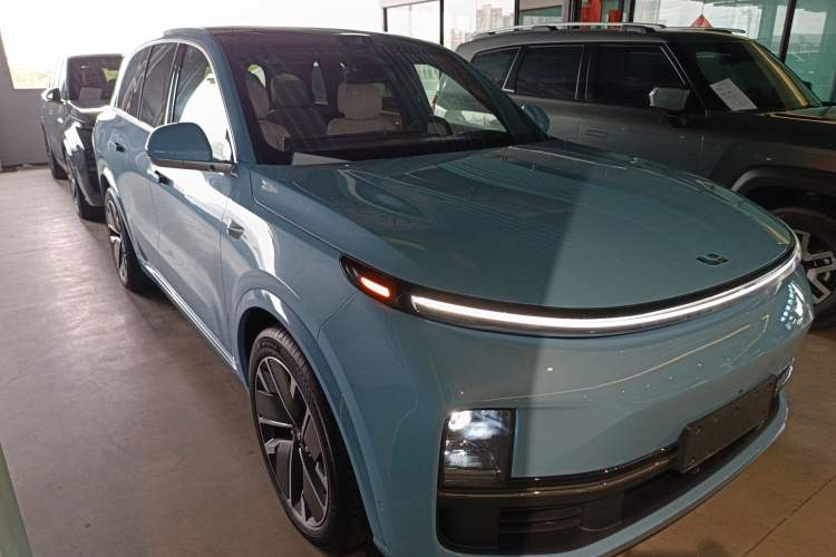 Used Li Auto L8 2025 Ultra Smart Refreshed Edition Front Right 45 Deg