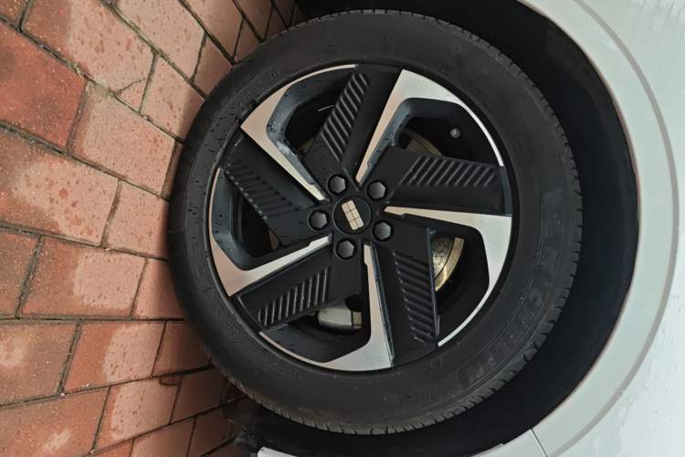 Used Geely Galaxy L6 2024 125km PLUS Dragon Edition
