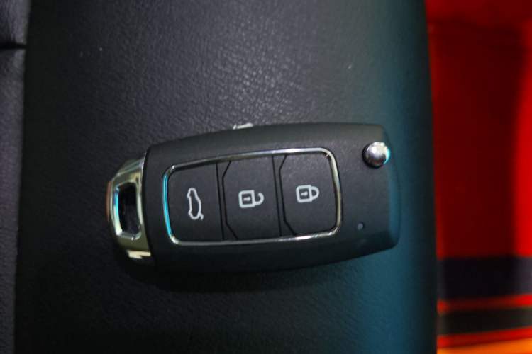 Used Haval H6 Coupe 2017 Red-Label 2.0T Automatic Two-Wheel Drive Urban Model
