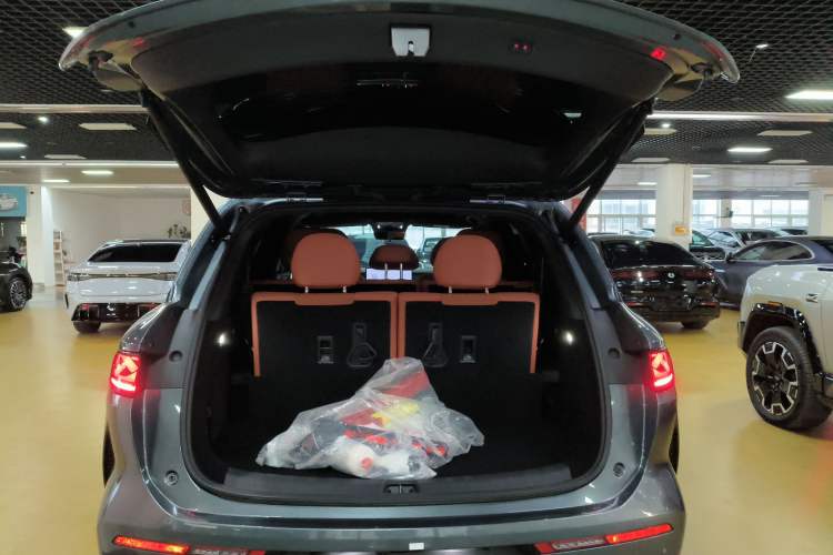 Used BYD Tang L 2025 EV with 670 km Range LiDAR and Premium Features Trunk