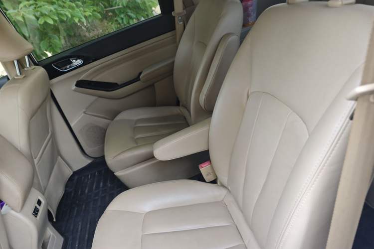 Used Baojun 730 2014 1.5L Manual Luxury Navigation ESP Version 7 Seats