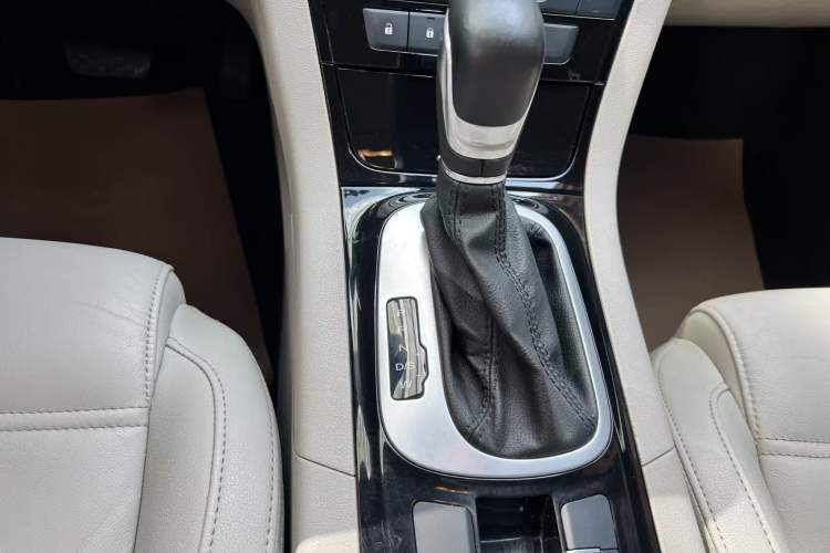 Used MG GS 2015 1.5TGI TST Luxury Edition Gear Lever