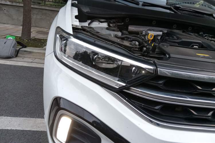 Used Volkswagen T-ROC 2023 300TSI DSG Two-Wheel-Drive Chen Guang Edition
