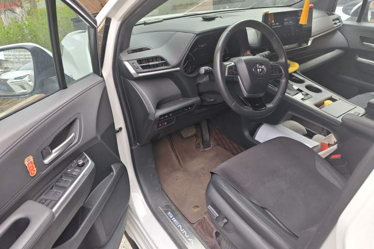 Used Toyota SIENNA 2021 2.5L Hybrid Premium Edition Driver Seat