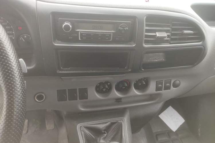 Used JMC Transit 2017 2.8T Commercial Version Short Wheelbase Mid-Roof 6/7/8-Seater JX493
