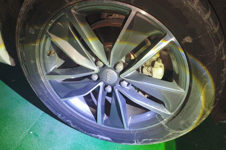 Used Audi Q3 2018 30th Anniversary Edition 35 TFSI Sport Model Right Front Wheel Hub