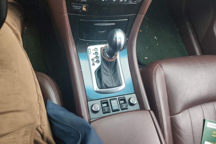 Used Infiniti QX50 2015 2.5L Enjoyment Edition Gear Lever