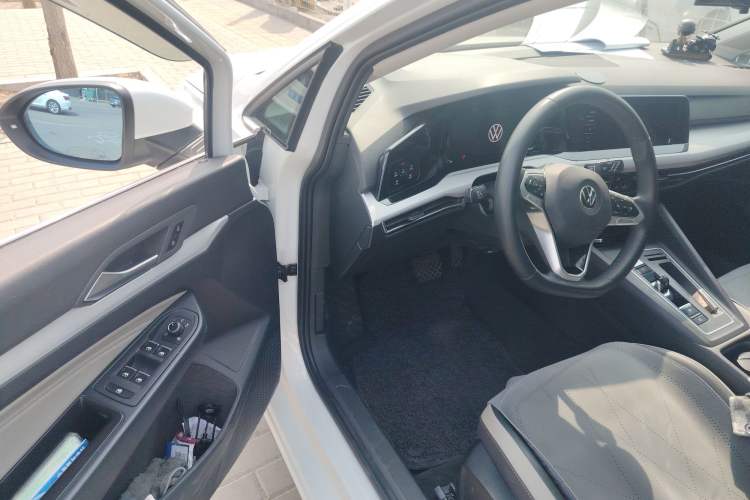 Used Volkswagen Golf 2023 280TSI DSG Pro Driver Seat