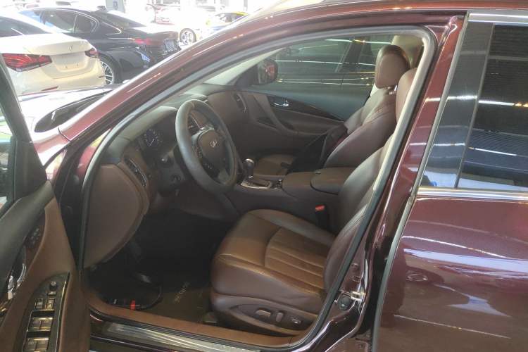 Used Infiniti QX50 2013 2.5L Two-Wheel-Drive Zunya Edition